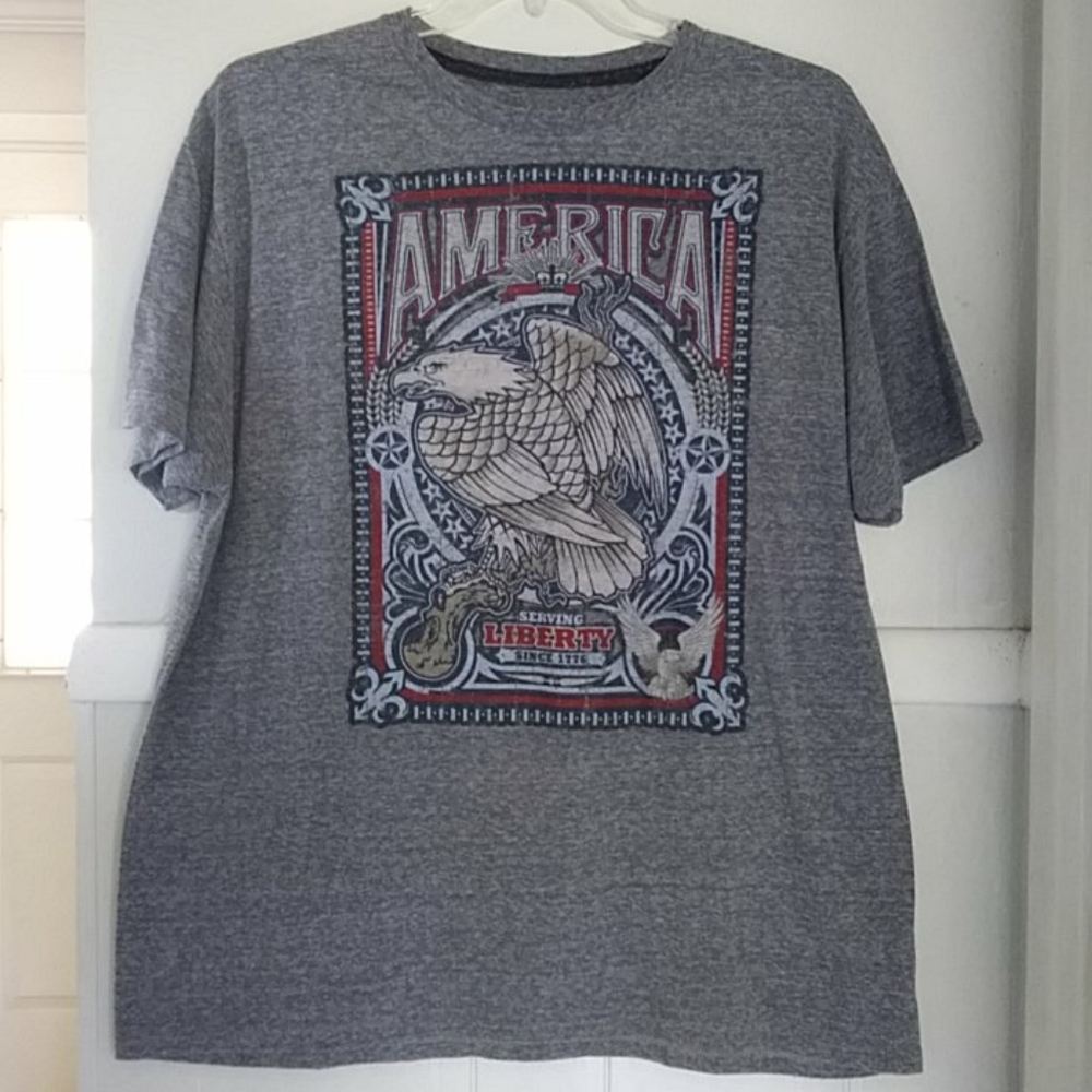 🎈3/$20 Spirit of America heather gray graphic tsh…